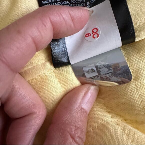 The North Face Women's Longs Peak Quilted ½ Zip Sweatshirt in Yellow Size XL - Picture 12 of 12